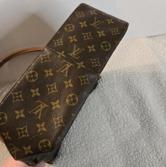 Louis Vuitton Looping GM Monogram Shoulder Bag - Picture 9 of 14